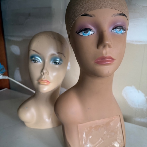 Realistic adult mannequin head with makeup - Picture 5 of 6